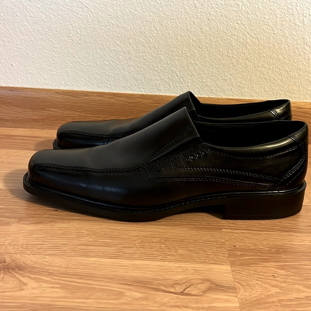 Like New! Men’s Ecco Jersey Black Leather Slip On Loafer Dress Shoes